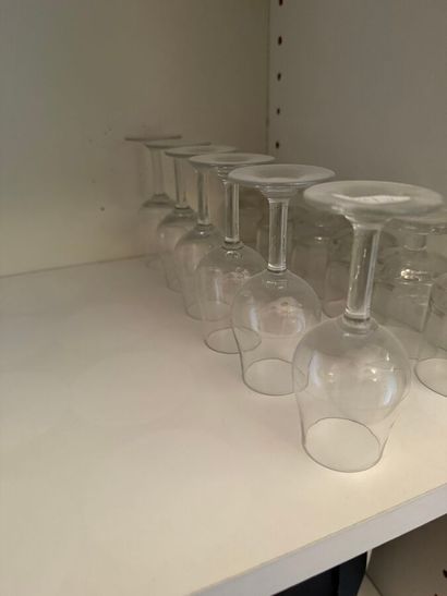 MANNETTE VERRERIE 
Un lot de verre comprenant...