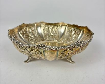 Coupe en argent 900°/°°, bord chantourné,...
