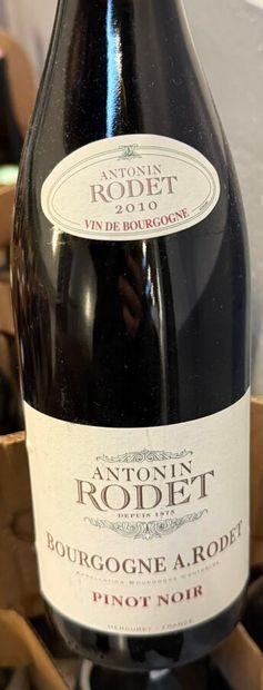 Ensemble de 32 bouteilles de vins rouges...