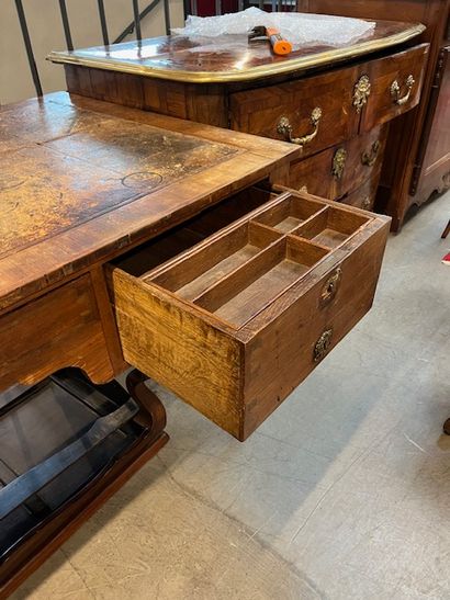 Veneered flat desk opening with three drawers...