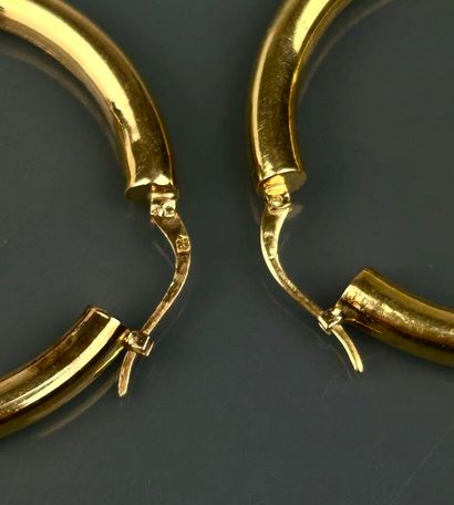 Lot de bijoux fantaisie comprenant :
- Collier...
