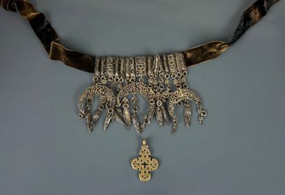 Collier de tête orientaliste en métal argenté,...