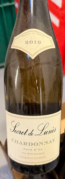 Ensemble de 43 bouteilles de Chardonnay comprenant...
