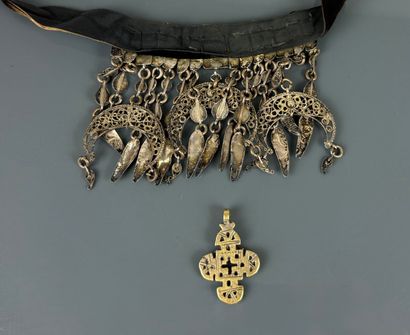 Collier de tête orientaliste en métal argenté,...
