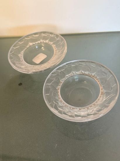 LALIQUE France, 
Paire de bougeoirs en cristal...