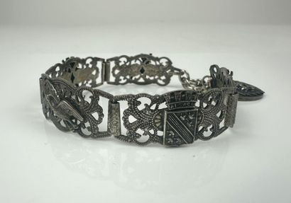 Bracelet à maillons articulés et ajourés...