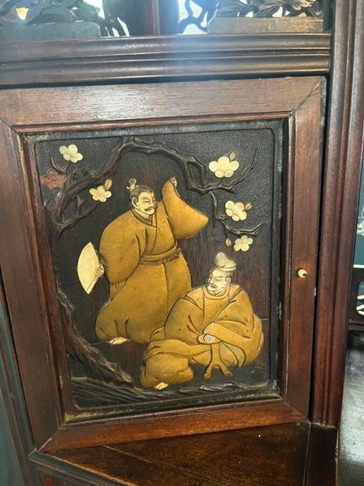JAPON - Début XXème siècle
Cabinet en bois...