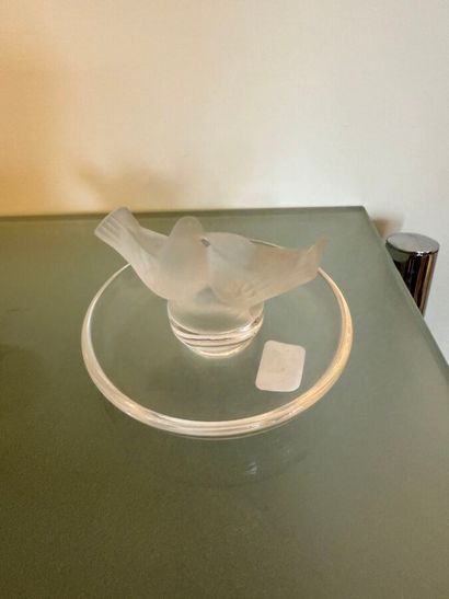 LALIQUE France, 
Baguier en cristal moulé-pressé,...