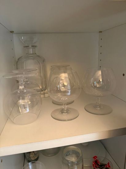MANNETTE VERRERIE 
Un lot de verre comprenant...