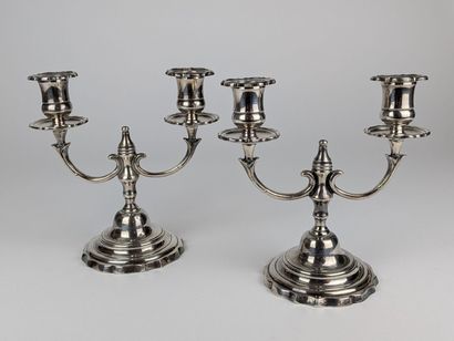 Paire de bouts de table à deux branches en...