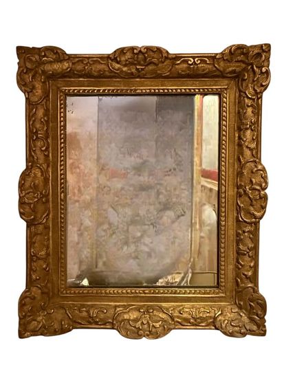 Miroir rectangulaire au mercure en bois sculpté...
