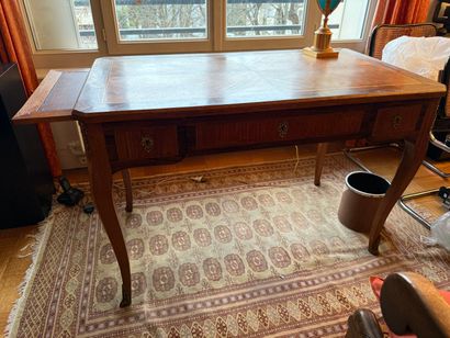 Flat desk in veneered wood inlaid with fillets,...