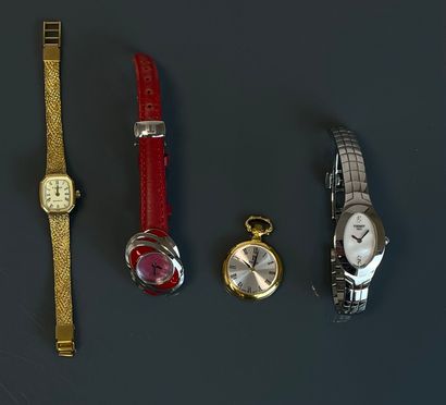 Lot comprenant trois montres bracelets de...