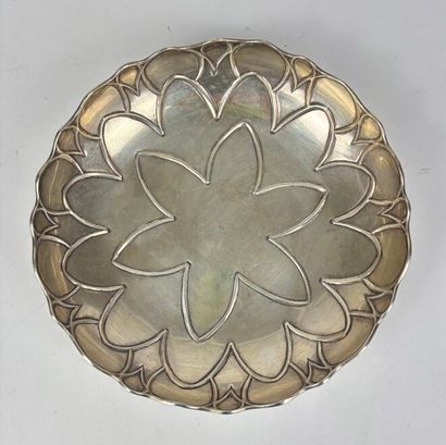 Coupe en argent 900°/°°, de forme circulaire...