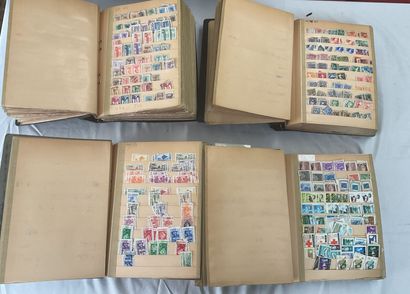 33 Albums Monde : Timbres de toutes périodes,...