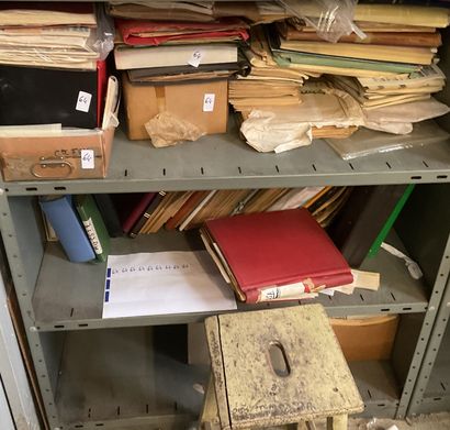5 boites + 2 albums + vrac +++
Monde : Timbres...