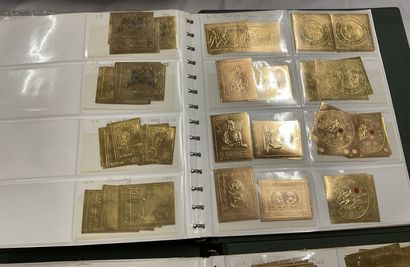 2 albums Timbres dorés : Important lot de...