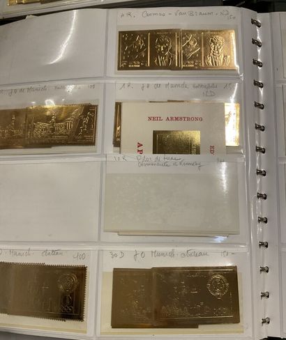 2 albums Timbres dorés : Important lot de...