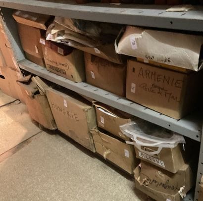 30 cartons Divers : Important lot de timbres...
