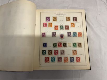 10 classeurs Monde : Timbres de toutes périodes,...
