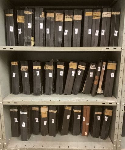 33 Albums Monde : Timbres de toutes périodes,...