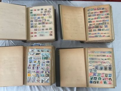 33 Albums Monde : Timbres de toutes périodes,...
