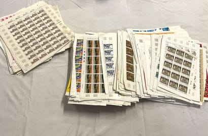 1 Carton Faciale : Important lot de timbres...