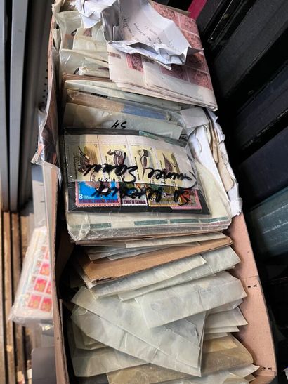 Cartons + Classeurs Monde : Important ensemble...
