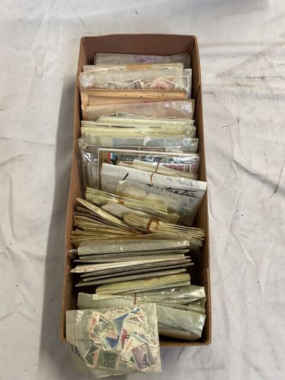 41 cartons Monde : Important lot en carton...