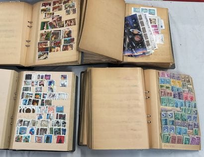 30 Albums Monde : Timbres de toutes périodes,...