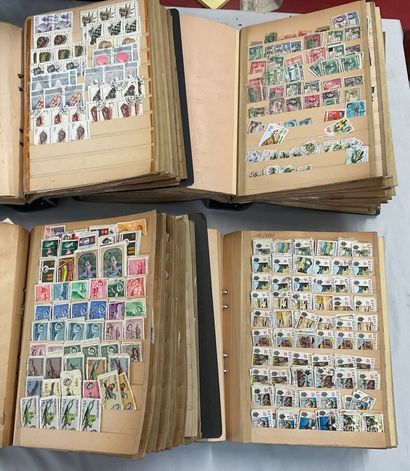 36 Albums Monde : Timbres de toutes périodes,...