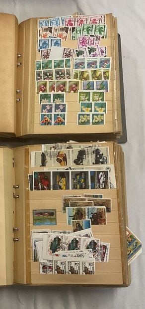 21 Albums Thématique : Ensemble de timbres...