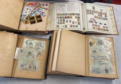 30 Albums Monde : Timbres de toutes périodes,...