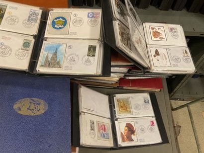 114 Albums France - 1er Jour : Ensemble d'enveloppes...