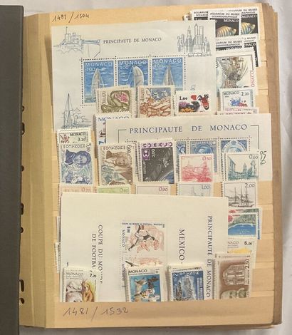 3 Albums Monaco : Ensemble des timbres par...