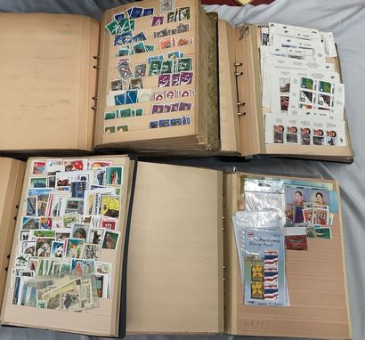 29 Albums Monde: Timbres de toutes périodes,...