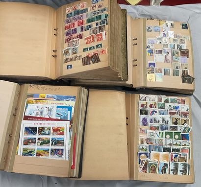29 Albums Monde: Timbres de toutes périodes,...