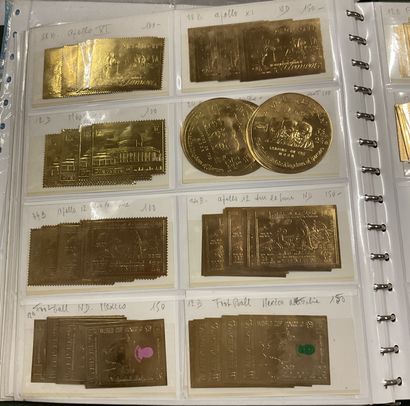 2 albums Timbres dorés : Important lot de...