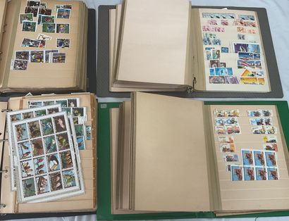 27 Albums Thématique : Ensemble de timbres...