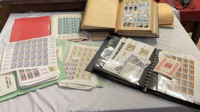 2 albums + pochettes Monaco : Important lot...