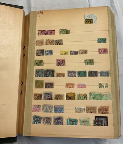 32 albums Colonies Françaises : Timbres des...