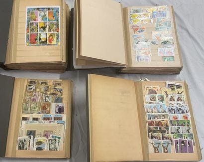 35 Albums Thématique : Ensemble de timbres...