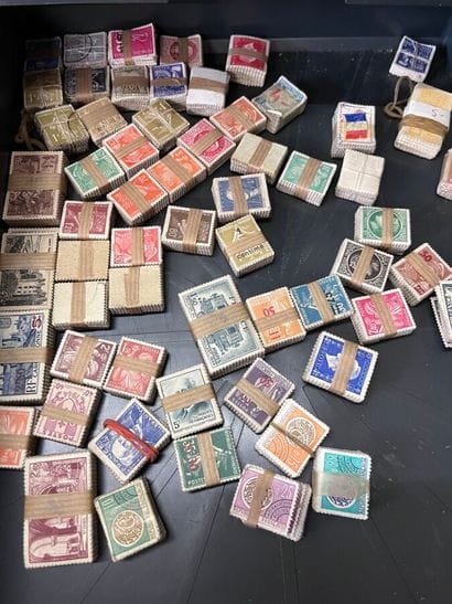 80 Tiroirs Paquet de timbres : Important...