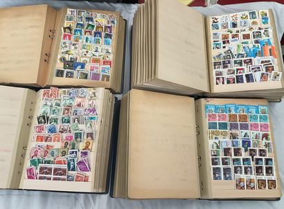 30 Albums Monde : Timbres de toutes périodes,...