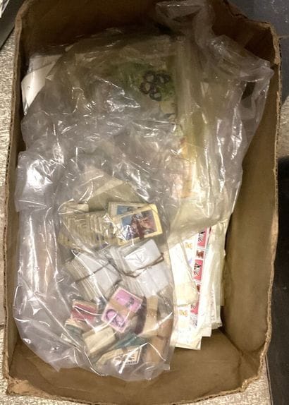 30 cartons Divers : Important lot de timbres...