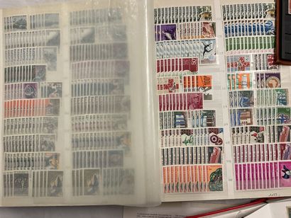 91 albums + Vrac. Monde: Timbres de toutes...