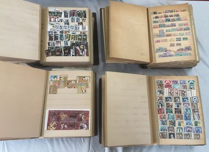 33 Albums Monde : Timbres de toutes périodes,...