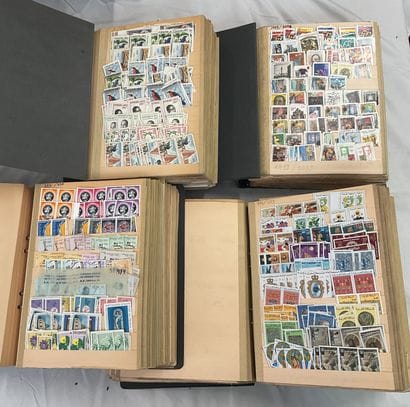 27 Albums Monde : Timbres de toutes périodes,...