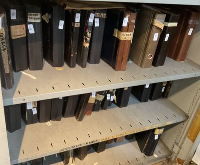 40 Albums Monde : Timbres de toutes périodes,...