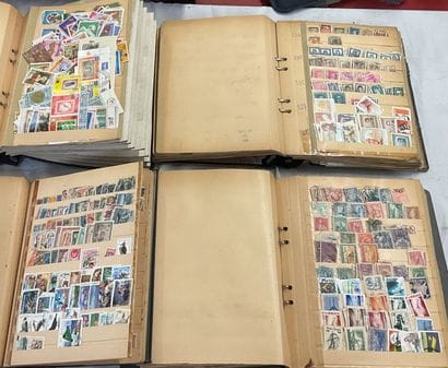 29 albums Monde : Timbres de toutes périodes,...